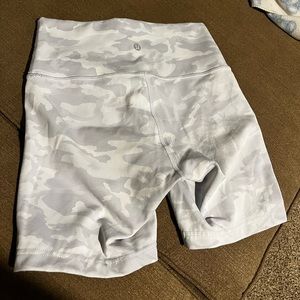 Lululemon wonder under biker shorts